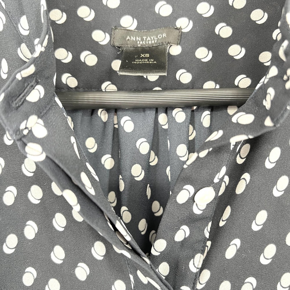 Ann Taylor Womens Size XS Extra Small Navy Blue Polka Dot Blouse Shirt Top - Picture 2 of 5